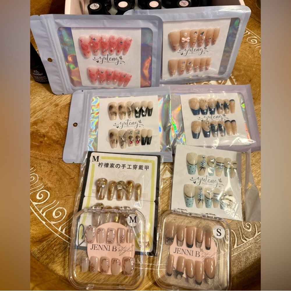 Beetles 16 UV Gel Polish Kit & Handmade Press On Nails